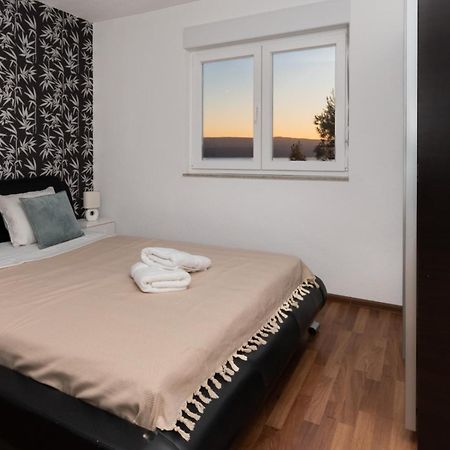 Sunny Hill Apartments With Rooftop Pool Целина Экстерьер фото