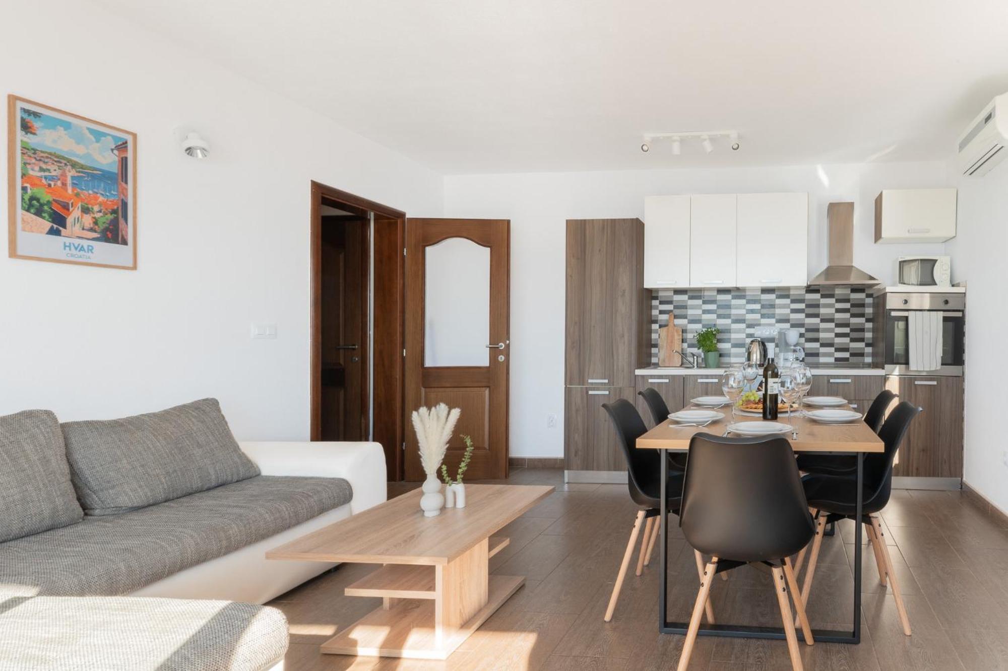 Sunny Hill Apartments With Rooftop Pool Целина Экстерьер фото