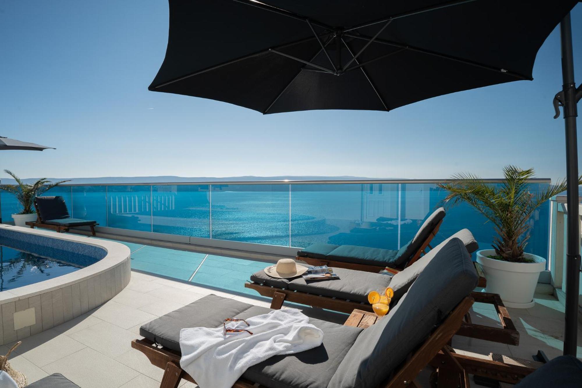 Sunny Hill Apartments With Rooftop Pool Целина Экстерьер фото