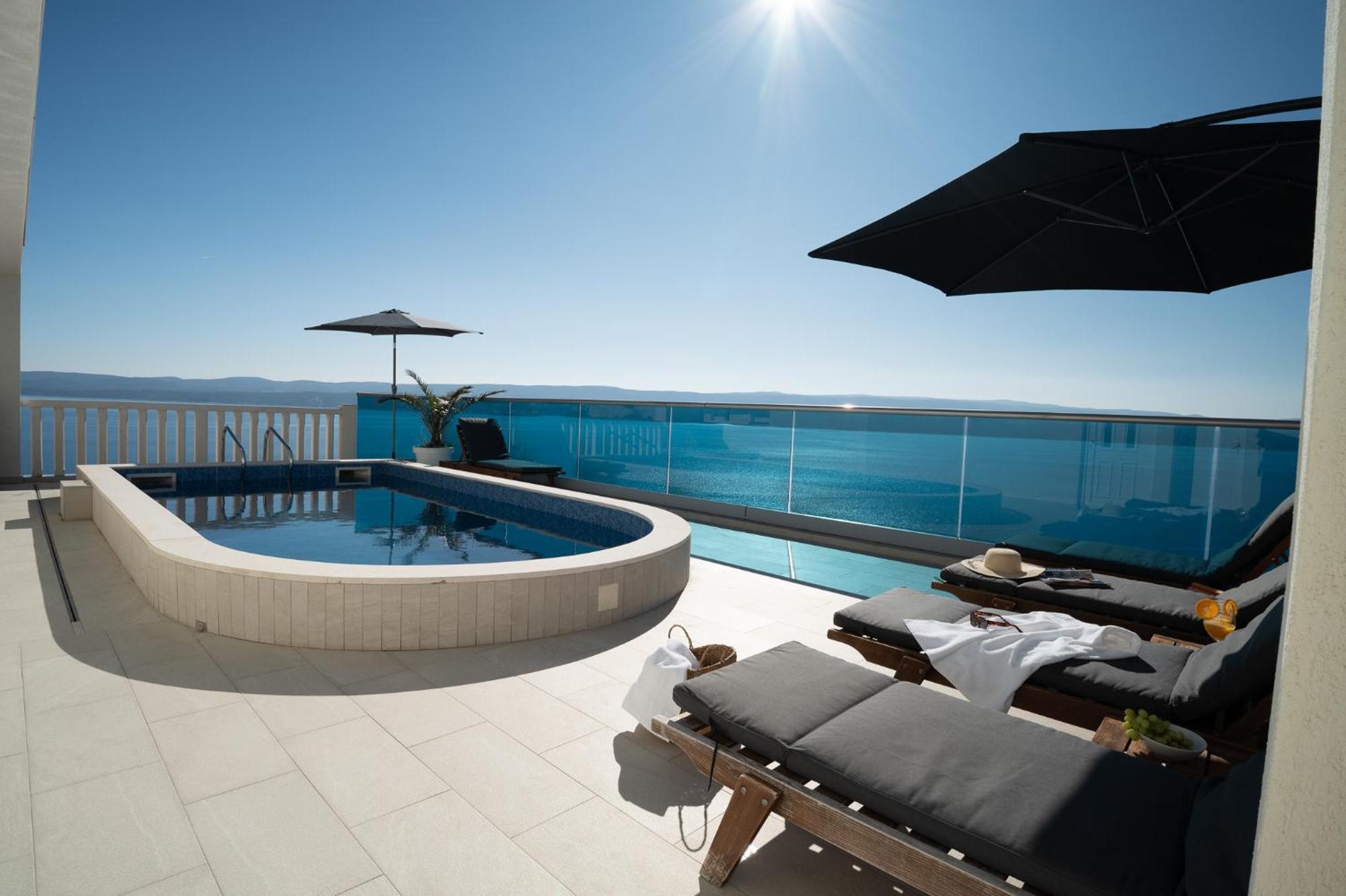 Sunny Hill Apartments With Rooftop Pool Целина Экстерьер фото